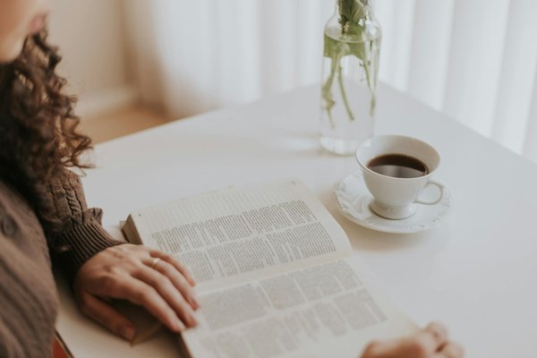 Coastal Chic: Mastering Fisherman Sweater Style in the UK's Most Picturesque Seaside Towns