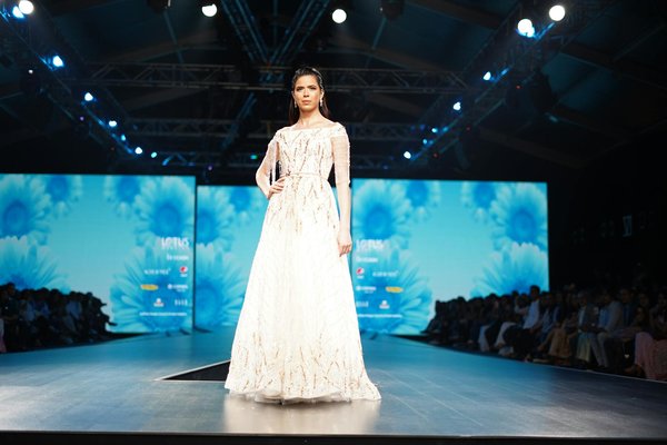 Conquering Negotiation Anxiety: Effective Strategies for Succeeding in High-Pressure Business Deals